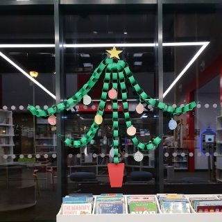 Christmas tree made out of paperchains