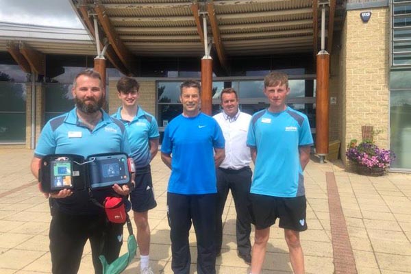 Image demonstrating Richard returns to thank Alnwick life savers 