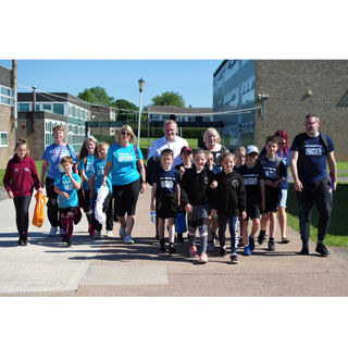 Image demonstrating Over 1,000 school children celebrate The Daily Mile