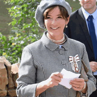 Image demonstrating Duchess of Northumberland hands over Lieutenancy  