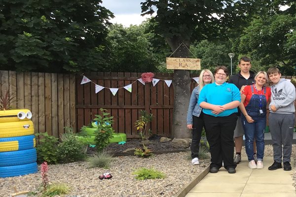 Image demonstrating Hillcrest students transform their Cramlington school garden