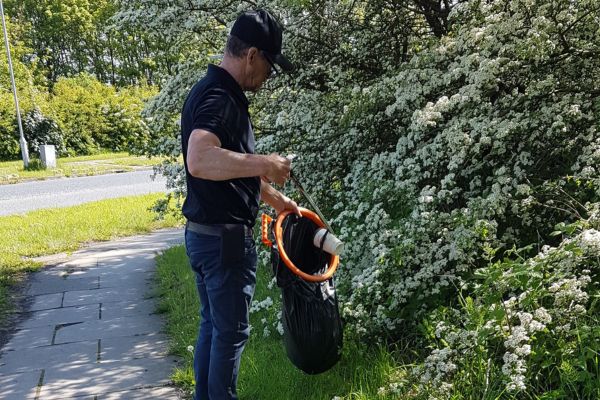 NCC Volunteer litter picking