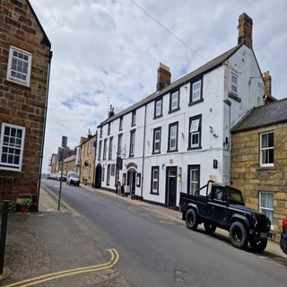 The Schooner Hotel, Alnmouth, as seen from the street.